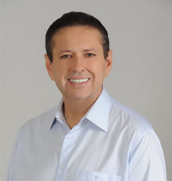 O conselheiro Domingos Filho é o novo presidente do Tribunal de Contas do Município. Em eleição realizada na manhã desta quinta-feira (1), ele derrotou o conselheiro Hélio Parente, candidato preferido do Governo e dos Ferreira Gomes, pelo placar de 4 a 3 (Foto: Rodrigo Rocha) O conselheiro Domingos Filho é o novo presidente do Tribunal de Contas do Município. Em eleição realizada na manhã desta quinta-feira (1), ele derrotou o conselheiro Hélio Parente, candidato preferido do Governo e dos Ferreira Gomes, pelo placar de 4 a 3
