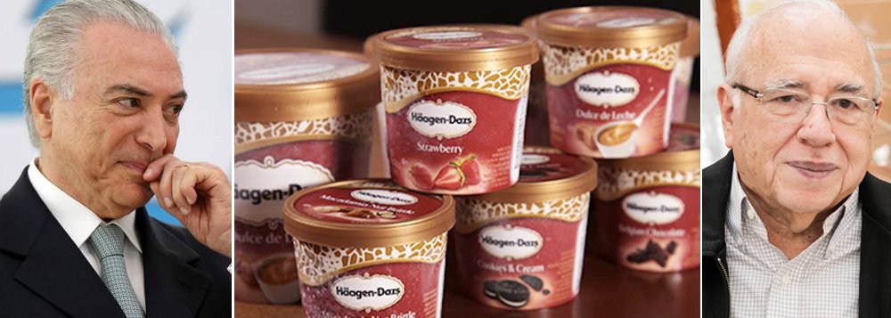 "Quem, entre nós, nunca sonhou em ter um suprimento inesgotável de sorvete que atire o primeiro Häagen-Dazs", diz o escritor Luis Fernando Verissimo, sobre a licitação que Michel Temer cancelou para as refeições do seu avião presidencial; "A quase compra de potes de Häagen-Dazs simboliza um grau de insensibilidade, nesta hora de aperto geral, que também tem algo de infantil, no sentido que crianças não têm senso de medida" (Foto: Leonardo Attuch) "Quem, entre nós, nunca sonhou em ter um suprimento inesgotável de sorvete que atire o primeiro Häagen-Dazs", diz o escritor Luis Fernando Verissimo, sobre a licitação que Michel Temer cancelou para as refeições do seu avião presidencial; "A quase compra de potes de Häagen-Dazs simboliza um grau de insensibilidade, nesta hora de aperto geral, que também tem algo de infantil, no sentido que crianças não têm senso de medida"
