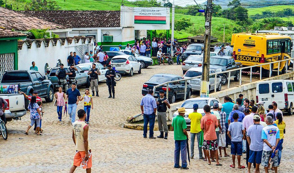 Através de um decreto, a Prefeitura de Joaquim Gomes, em Alagoas, rescindiu os contratos de prestadores de serviços e exonerou todos os servidores comissionados; justificativa é a redução dos recursos do Fundo de Participação dos Municípios (FPM) (Foto: Voney Malta) Através de um decreto, a Prefeitura de Joaquim Gomes, em Alagoas, rescindiu os contratos de prestadores de serviços e exonerou todos os servidores comissionados; justificativa é a redução dos recursos do Fundo de Participação dos Municípios (FPM)