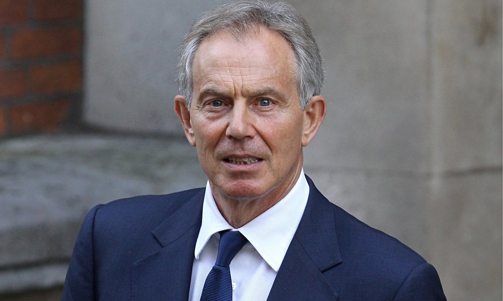 O ex-primeiro-ministro britânico, Tony Blair, pediu desculpas por erros cometidos na guerra do Iraque, em 2003, numa entrevista que será exibida pela CNN Europa neste domingo (25); "Peço desculpas pela informação que recebemos errada. Também peço desculpas pelos erros no planeamento e, principalmente, pela nossa incapacidade de prever o que aconteceria quando derrubássemos o regime", afirmou; ele também falou que o conflito está na base da ascensão do Estado Islâmico "Claro que não se pode dizer que nós, que afastamos Saddam, não temos responsabilidade nisso", afirmou
(Foto: Valter Lima) O ex-primeiro-ministro britânico, Tony Blair, pediu desculpas por erros cometidos na guerra do Iraque, em 2003, numa entrevista que será exibida pela CNN Europa neste domingo (25); "Peço desculpas pela informação que recebemos errada. Também peço desculpas pelos erros no planeamento e, principalmente, pela nossa incapacidade de prever o que aconteceria quando derrubássemos o regime", afirmou; ele também falou que o conflito está na base da ascensão do Estado Islâmico "Claro que não se pode dizer que nós, que afastamos Saddam, não temos responsabilidade nisso", afirmou