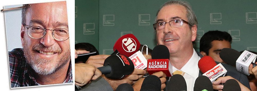 Jornalista Paulo Nogueira, editor do Diário do Centro do Mundo, resumiu a encruzilhada do Brasil nos dias atuais; "Quem se associar à tentativa de golpe de Cunha será comparsa num crime de lesa pátria. E todos os congressistas sabem disso (...). O Brasil está diante da seguinte encruzilhada: de um lado, Eduardo Cunha. De outro, a democracia" (Foto: Gisele Federicce) Jornalista Paulo Nogueira, editor do Diário do Centro do Mundo, resumiu a encruzilhada do Brasil nos dias atuais; "Quem se associar à tentativa de golpe de Cunha será comparsa num crime de lesa pátria. E todos os congressistas sabem disso (...). O Brasil está diante da seguinte encruzilhada: de um lado, Eduardo Cunha. De outro, a democracia"