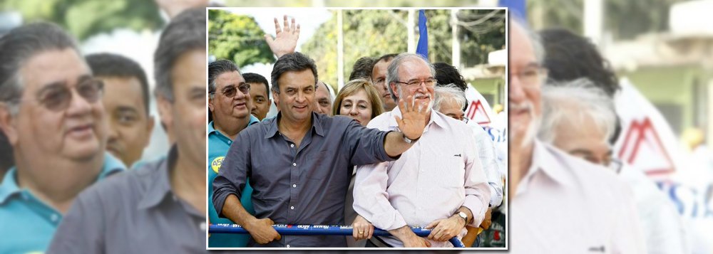 Presidente nacional do PSDB, o senador Aécio Neves divulgou nota em que se declara “surpreso com a condenação em primeira instância do ex-senador Eduardo Azeredo” e afirma que os afiliados estão confiantes da reversão da condenação nas instâncias superiores; Azeredo foi condenado a 20 anos e 10 meses de prisão, em regime inicialmente fechado, pelos crimes de peculato e lavagem de dinheiro, no caso do mensalão tucano, durante a campanha eleitoral pela sua reeleição ao governo de Minas Gerais, em 1998 (Foto: Roberta Namour) www.brasil247.com - Presidente nacional do PSDB, o senador Aécio Neves divulgou nota em que se declara “surpreso com a condenação em primeira instância do ex-senador Eduardo Azeredo” e afirma que os afiliados estão confiantes da reversão da condenação nas instâncias superiores; Azeredo foi condenado a 20 anos e 10 meses de prisão, em regime inicialmente fechado, pelos crimes de peculato e lavagem de dinheiro, no caso do mensalão tucano, durante a campanha eleitoral pela sua reeleição ao governo de Minas Gerais, em 1998