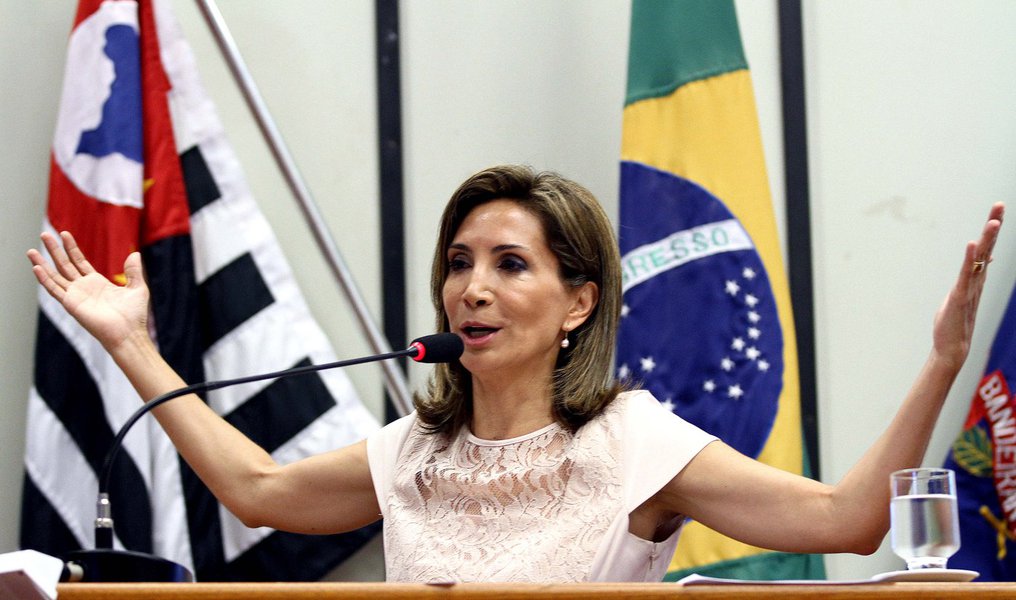 Dárcy Vera (PSD) foi presa nesta sexta-feira 2 no âmbito da Operação Mamãe Noel, da Polícia Federal, que apura, entre outros crimes, a prática de peculato, falsidade ideológica, uso de documento falso, corrupção ativa e passiva; estão sendo cumpridos mandados de prisão preventiva, de busca e apreensão e bloqueio de bens em três cidades do Estado de São Paulo (Foto: Gisele Federicce) Dárcy Vera (PSD) foi presa nesta sexta-feira 2 no âmbito da Operação Mamãe Noel, da Polícia Federal, que apura, entre outros crimes, a prática de peculato, falsidade ideológica, uso de documento falso, corrupção ativa e passiva; estão sendo cumpridos mandados de prisão preventiva, de busca e apreensão e bloqueio de bens em três cidades do Estado de São Paulo
