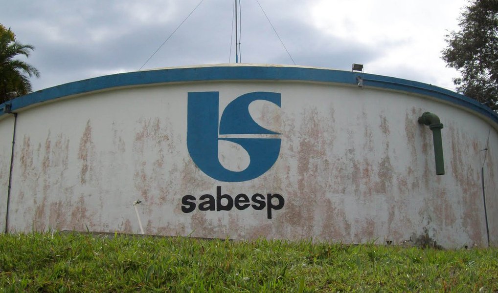 Companhia de Saneamento Básico do Estado de São Paulo se nega a informar o quanto recebe mensalmente dos clientes atendidos por ela na cidade de São Paulo em troca da prestação desses serviços; solicitação foi feita pelo site Fiquem Sabendo, com base na Lei de Acesso à Informação; em resposta, a empresa controlada pelo governo Geraldo Alckmin (PSDB) disse que "não será possível disponibilizá-la em virtude do dever de sigilo imposto pela Lei das Sociedades Anônimas"; para a OAB-SP, esses valores não são passíveis de sigilo (Foto: Aquiles Lins) Companhia de Saneamento Básico do Estado de São Paulo se nega a informar o quanto recebe mensalmente dos clientes atendidos por ela na cidade de São Paulo em troca da prestação desses serviços; solicitação foi feita pelo site Fiquem Sabendo, com base na Lei de Acesso à Informação; em resposta, a empresa controlada pelo governo Geraldo Alckmin (PSDB) disse que "não será possível disponibilizá-la em virtude do dever de sigilo imposto pela Lei das Sociedades Anônimas"; para a OAB-SP, esses valores não são passíveis de sigilo