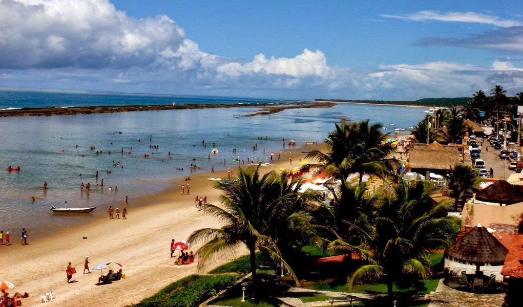 O paradisíaco município de Barra de São Miguel, na grande Maceió, vai ganhar um Centro de convenções, o que vai gerar um salto na possibilidade de desenvolvimento do município; investimento na cidade, que é um dos principais balneários de Alagoas, vai possibilitar fomento o turismo de negócios e eventos (Foto: Voney Malta) O paradisíaco município de Barra de São Miguel, na grande Maceió, vai ganhar um Centro de convenções, o que vai gerar um salto na possibilidade de desenvolvimento do município; investimento na cidade, que é um dos principais balneários de Alagoas, vai possibilitar fomento o turismo de negócios e eventos