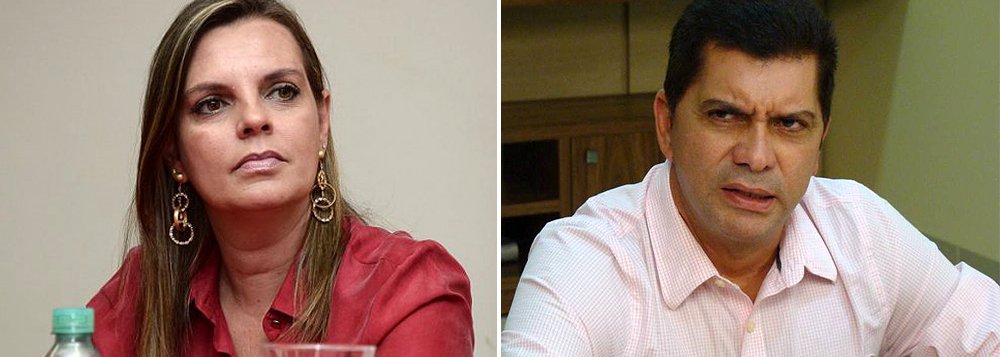O prefeito Carlos Amastha bateu duro na vice-governadora e pré-candidata à Prefeitura de Palmas, Cláudia Lelis (PV), que apontou a necessidade de o município ter um Hospital de Urgências, para que o HGP se dedique aos atendimentos de média e alta complexidade; "Senhora, a saúde de responsabilidade da prefeitura já é considerada a segunda melhor entre as capitais brasileiras", disse Amastha, que também pediu para Cláudia criar "vergonha na cara"; Cláudia afirmou não estar "preocupada com posição no ranking, mas se a população está bem atendida ou não. Será que nessa segunda posição a que ele se refere aí está a falta de remédios nos postinhos? A demora em marcar uma consulta no município? Está?" (Foto: Leonardo Lucena) O prefeito Carlos Amastha bateu duro na vice-governadora e pré-candidata à Prefeitura de Palmas, Cláudia Lelis (PV), que apontou a necessidade de o município ter um Hospital de Urgências, para que o HGP se dedique aos atendimentos de média e alta complexidade; "Senhora, a saúde de responsabilidade da prefeitura já é considerada a segunda melhor entre as capitais brasileiras", disse Amastha, que também pediu para Cláudia criar "vergonha na cara"; Cláudia afirmou não estar "preocupada com posição no ranking, mas se a população está bem atendida ou não. Será que nessa segunda posição a que ele se refere aí está a falta de remédios nos postinhos? A demora em marcar uma consulta no município? Está?"