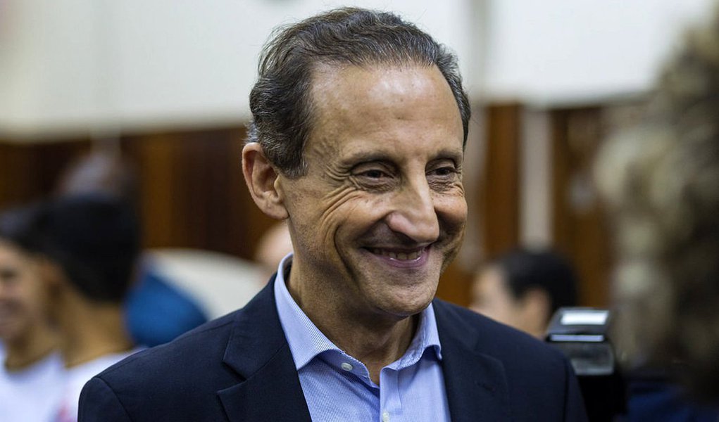 Presidente da Federação das Indústrias de São Paulo, Paulo Skaf, disse que o resultado na votação da Câmara terá efeitos positivos para a economia a partir de hoje; “Aliás, só pela expectativa de um bom resultado a bolsa de valores subiu significativamente e o dólar caiu”, afirmou; ele disse acreditar que o processo “está sendo respeitado passo a passo como determina a Constituição” (Foto: Roberta Namour) Presidente da Federação das Indústrias de São Paulo, Paulo Skaf, disse que o resultado na votação da Câmara terá efeitos positivos para a economia a partir de hoje; “Aliás, só pela expectativa de um bom resultado a bolsa de valores subiu significativamente e o dólar caiu”, afirmou; ele disse acreditar que o processo “está sendo respeitado passo a passo como determina a Constituição”