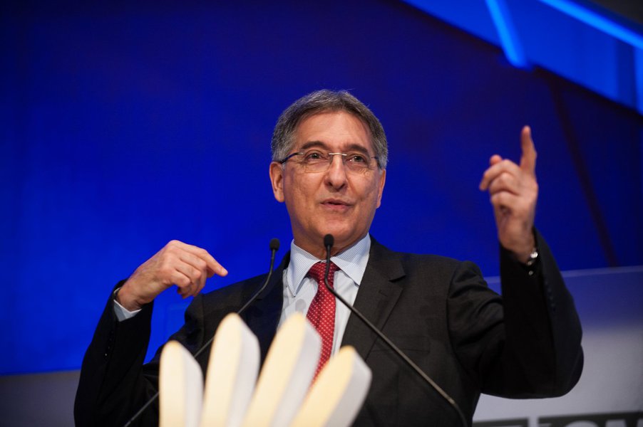 Um novo pacote de mudanças administrativas foi enviado pelo governador Fernando Pimentel à Assembleia de Minas (ALMG); com o objetivo de diminuir gastos, as mudanças tratam do corte de pessoal que esteja em cargos comissionados e a transformação da Subsecretaria de Administração Prisional em Secretaria Extraordinária do Sistema Prisional; esta última mudança garantiria recursos suficientes para gerar autonomia ao sistema de segurança pública, bandeira do governo Pimentel (Foto: Luis Mauro Queiroz) Um novo pacote de mudanças administrativas foi enviado pelo governador Fernando Pimentel à Assembleia de Minas (ALMG); com o objetivo de diminuir gastos, as mudanças tratam do corte de pessoal que esteja em cargos comissionados e a transformação da Subsecretaria de Administração Prisional em Secretaria Extraordinária do Sistema Prisional; esta última mudança garantiria recursos suficientes para gerar autonomia ao sistema de segurança pública, bandeira do governo Pimentel