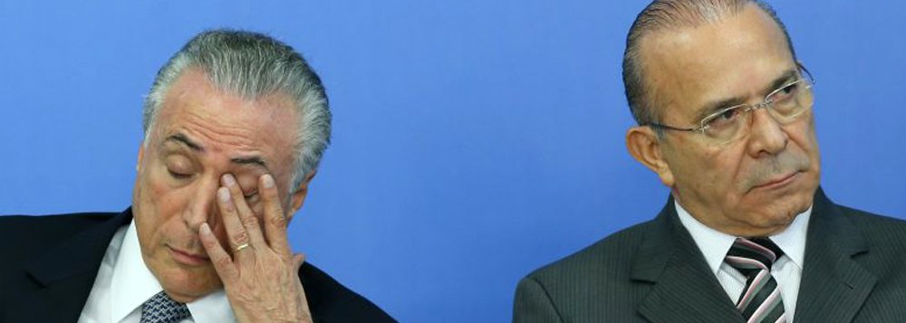 Montante foi repassado pela campanha de Michel Temer à vice-presidência em 2014 à Noschang Artes Gráficas, com sede em Tramandaí, Rio Grande do Sul, cidade onde o ministro da Casa Civil, Eliseu Padilha, já foi prefeito; o proprietário da empresa é Paulo Noschang, cliente do escritório de advocacia do ministro, que na época era deputado federal e integrava a coordenação nacional do PMDB na eleição presidencial; empresas ligadas ao empresário também receberam R$ 851 mil da Fundação Ulysses Guimarães, ligada ao PMDB, e que foi presidida pelo atual ministro entre 2007 e 2015; entre 2014 e 2015, o comitê de campanha de Temer e a Fundação Ulysses Guimarães pagaram cerca de R$ 2,8 milhões a Noschang (Foto: Paulo Emílio) Montante foi repassado pela campanha de Michel Temer à vice-presidência em 2014 à Noschang Artes Gráficas, com sede em Tramandaí, Rio Grande do Sul, cidade onde o ministro da Casa Civil, Eliseu Padilha, já foi prefeito; o proprietário da empresa é Paulo Noschang, cliente do escritório de advocacia do ministro, que na época era deputado federal e integrava a coordenação nacional do PMDB na eleição presidencial; empresas ligadas ao empresário também receberam R$ 851 mil da Fundação Ulysses Guimarães, ligada ao PMDB, e que foi presidida pelo atual ministro entre 2007 e 2015; entre 2014 e 2015, o comitê de campanha de Temer e a Fundação Ulysses Guimarães pagaram cerca de R$ 2,8 milhões a Noschang