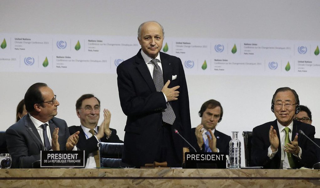 Organizações não governamentais (ONG) afirmam que o compromisso climático proposto na COP21, a conferência do clima em Paris, é uma oportunidade “histórica” que torna irreversível a transição para uma economia com menos carbono; no entanto, salientam que, a partir de agora, os governos e as empresas terão que ser pressionados. (Foto: Leonardo Attuch) Organizações não governamentais (ONG) afirmam que o compromisso climático proposto na COP21, a conferência do clima em Paris, é uma oportunidade “histórica” que torna irreversível a transição para uma economia com menos carbono; no entanto, salientam que, a partir de agora, os governos e as empresas terão que ser pressionados.