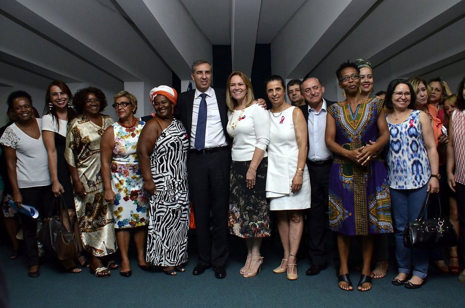 Governador em exercício dá posse ao Conselho Estadual da Mulher de Goiás (Conem); Eliton afirma que conselho é "um espaço fundamental na construção de políticas públicas de conscientização da promoção da igualdade"; novo conselho, cujo mandato é para o biênio 2015/2017, é formado por 34 conselheiras titulares; entidade tem caráter permanente, deliberativo e consultivo, e é corresponsável pela elaboração, fiscalização e controle da gestão das políticas para mulheres; objetivo é proporcionar a igualdade de gênero de modo a assegurar os direitos das mulheres. (Foto: Realle Palazzo-Martini) Governador em exercício dá posse ao Conselho Estadual da Mulher de Goiás (Conem); Eliton afirma que conselho é "um espaço fundamental na construção de políticas públicas de conscientização da promoção da igualdade"; novo conselho, cujo mandato é para o biênio 2015/2017, é formado por 34 conselheiras titulares; entidade tem caráter permanente, deliberativo e consultivo, e é corresponsável pela elaboração, fiscalização e controle da gestão das políticas para mulheres; objetivo é proporcionar a igualdade de gênero de modo a assegurar os direitos das mulheres.