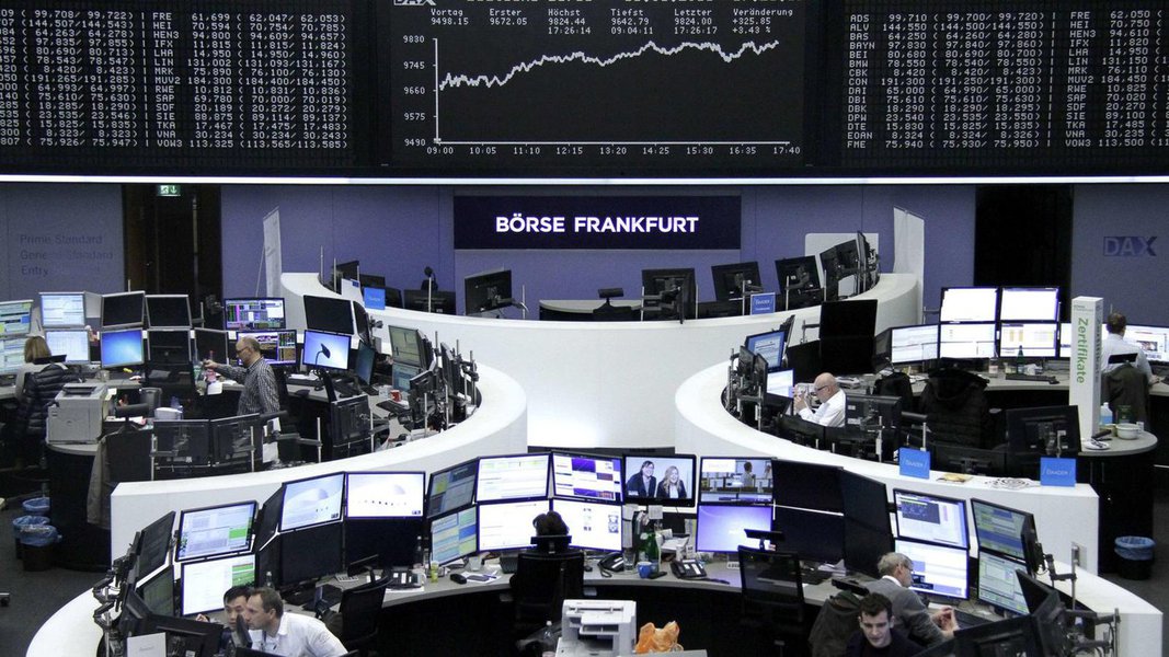 No ano do referendo que determinou a saída do Reino Unido da União Europeia, a Bolsa de Londres fechou 2016 batendo recorde; seu principal índice, o FTSE 100, encerrou o ano em 7.142 pontos, uma alta de 14,4% em relação ao fim de 2015, o melhor resultado de sua história (Foto: Romulo Faro) No ano do referendo que determinou a saída do Reino Unido da União Europeia, a Bolsa de Londres fechou 2016 batendo recorde; seu principal índice, o FTSE 100, encerrou o ano em 7.142 pontos, uma alta de 14,4% em relação ao fim de 2015, o melhor resultado de sua história