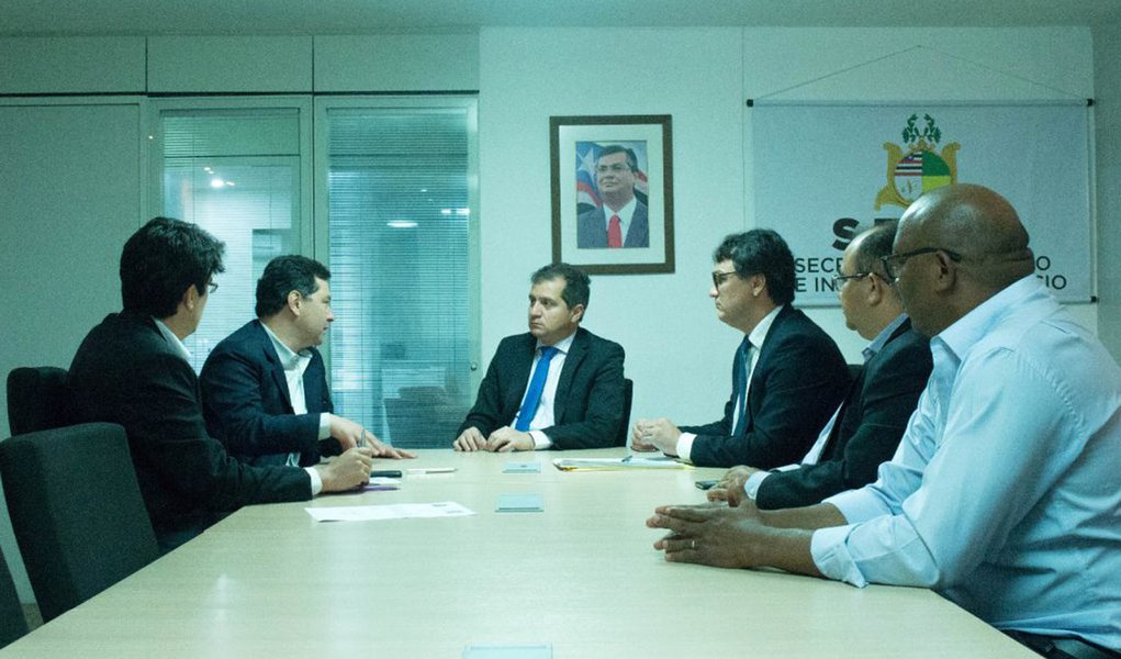 O Maranhão poderá se transformar em 2017, em um dos maiores polos de armazenamento de líquidos do País, após a assinatura do termo de compromisso entre o governo do Maranhão e a empresa Raízen, realizado recentemente; com a assinatura, serão investidos R$ 200 milhões na construção de um de terminal de armazenamento de líquidos na retroárea do Porto do Itaqui, área do Distrito Industrial de São Luís (Foto: Leonardo Lucena) O Maranhão poderá se transformar em 2017, em um dos maiores polos de armazenamento de líquidos do País, após a assinatura do termo de compromisso entre o governo do Maranhão e a empresa Raízen, realizado recentemente; com a assinatura, serão investidos R$ 200 milhões na construção de um de terminal de armazenamento de líquidos na retroárea do Porto do Itaqui, área do Distrito Industrial de São Luís