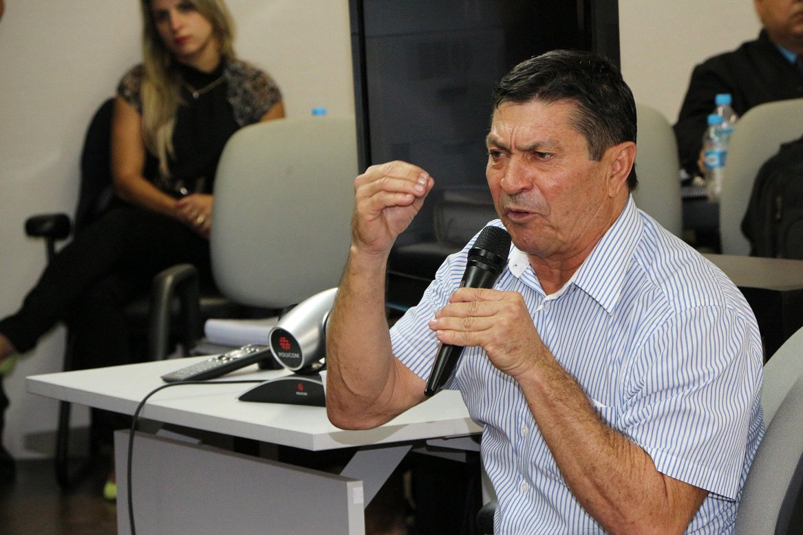 O ex-deputado estadual e ex-vereador por Maceió, Luiz Pedro da Silva, foi condenado a 26 anos e 5 meses de prisão, em regime fechado, pelos crimes de homicídio, sequestro e formação de quadrilha; ele foi apontado pelo Ministério Público Estadual (MPE) como o autor intelectual da morte do servente de pedreiro Carlos Roberto Rocha Santos, assassinado em agosto de 2004 (Foto: Voney Malta) O ex-deputado estadual e ex-vereador por Maceió, Luiz Pedro da Silva, foi condenado a 26 anos e 5 meses de prisão, em regime fechado, pelos crimes de homicídio, sequestro e formação de quadrilha; ele foi apontado pelo Ministério Público Estadual (MPE) como o autor intelectual da morte do servente de pedreiro Carlos Roberto Rocha Santos, assassinado em agosto de 2004