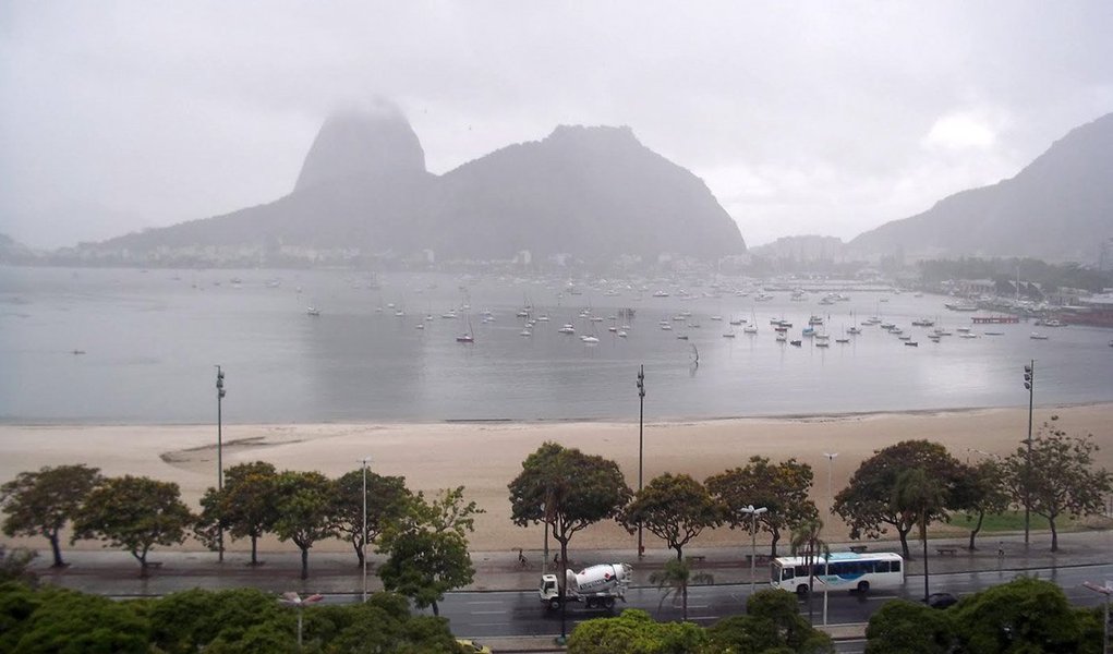 A informação é do Centro de Operações do Rio de Janeiro; a mudança aconteceu devido à atuação de fortes núcleos de chuva moderada a forte, principalmente nas zonas Norte e Oeste do município (Foto: Leonardo Lucena) A informação é do Centro de Operações do Rio de Janeiro; a mudança aconteceu devido à atuação de fortes núcleos de chuva moderada a forte, principalmente nas zonas Norte e Oeste do município