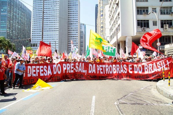 É surpreendente a apatia geral diante das ações do governo contrárias aos interesses nacionais. Falta indignação. Ninguém mais sai às ruas para protestar, como se todos estivessem satisfeitos e conformados com tudo o que está acontecendo (Foto: Ribamar Fonseca) É surpreendente a apatia geral diante das ações do governo contrárias aos interesses nacionais. Falta indignação. Ninguém mais sai às ruas para protestar, como se todos estivessem satisfeitos e conformados com tudo o que está acontecendo