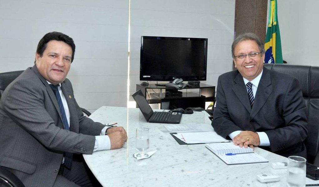 Presidente da Assembleia Legislativa assume o governo do Estado nesta terça-feira, 1º, com as viagens do governador Marcelo Miranda (PMDB) e da vice Cláudia Lélis (PV) para participar da 21ª Conferência das Nações Unidas sobre Mudança do Clima, a chamada COP 21, em Paris; comitiva do governo na viagem é de nove pessoas; líderes e chefes de Estado de diversos países são esperados e a expectativa é que se feche um acordo global relacionado a medidas serem promovidas para se combater as mudanças climáticas e as consequências desse efeito (Foto: Aquiles Lins) Presidente da Assembleia Legislativa assume o governo do Estado nesta terça-feira, 1º, com as viagens do governador Marcelo Miranda (PMDB) e da vice Cláudia Lélis (PV) para participar da 21ª Conferência das Nações Unidas sobre Mudança do Clima, a chamada COP 21, em Paris; comitiva do governo na viagem é de nove pessoas; líderes e chefes de Estado de diversos países são esperados e a expectativa é que se feche um acordo global relacionado a medidas serem promovidas para se combater as mudanças climáticas e as consequências desse efeito