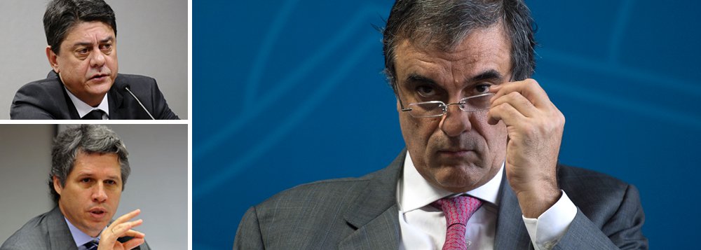 Partido aumenta pressão pela saída do ministro da Justiça no momento em que a operação Lava Jato avança em direção ao ex-presidente Luiz Inácio Lula da Silva e sua família; parte dos deputados ligados a Lula defende o nome do deputado Wadih Damous (PT-RJ), ex-presidente da Ordem dos Advogados do Brasil no Rio de Janeiro (OAB-RJ); já o setor mais à esquerda da bancada quer o deputado Paulo Teixeira (PT-SP) como substituto; os dois são autores de mandados de segurança que levaram o Supremo Tribunal Federal (STF) a sustar o rito do processo de impeachment de Eduardo Cunha (PMDB) contra Dilma Rousseff (Foto: Roberta Namour) Partido aumenta pressão pela saída do ministro da Justiça no momento em que a operação Lava Jato avança em direção ao ex-presidente Luiz Inácio Lula da Silva e sua família; parte dos deputados ligados a Lula defende o nome do deputado Wadih Damous (PT-RJ), ex-presidente da Ordem dos Advogados do Brasil no Rio de Janeiro (OAB-RJ); já o setor mais à esquerda da bancada quer o deputado Paulo Teixeira (PT-SP) como substituto; os dois são autores de mandados de segurança que levaram o Supremo Tribunal Federal (STF) a sustar o rito do processo de impeachment de Eduardo Cunha (PMDB) contra Dilma Rousseff