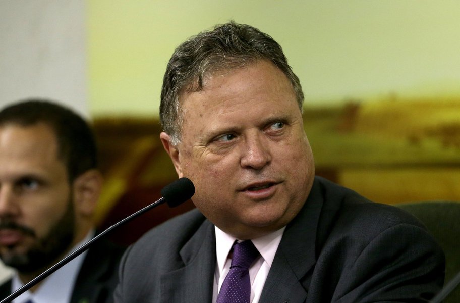 Informação é do ministro da Agricultura, Blairo Maggi, que disse à Reuters apoiar a manutenção de algumas restrições para garantir que a terra seja usada produtivamente; o projeto de lei, que ainda tem que ser apresentado ao Congresso, acabaria com uma proibição para a compra de grandes propriedades de terras agrícolas por estrangeiros imposta em 2010, durante o governo Lula (Foto: Gisele Federicce) Informação é do ministro da Agricultura, Blairo Maggi, que disse à Reuters apoiar a manutenção de algumas restrições para garantir que a terra seja usada produtivamente; o projeto de lei, que ainda tem que ser apresentado ao Congresso, acabaria com uma proibição para a compra de grandes propriedades de terras agrícolas por estrangeiros imposta em 2010, durante o governo Lula