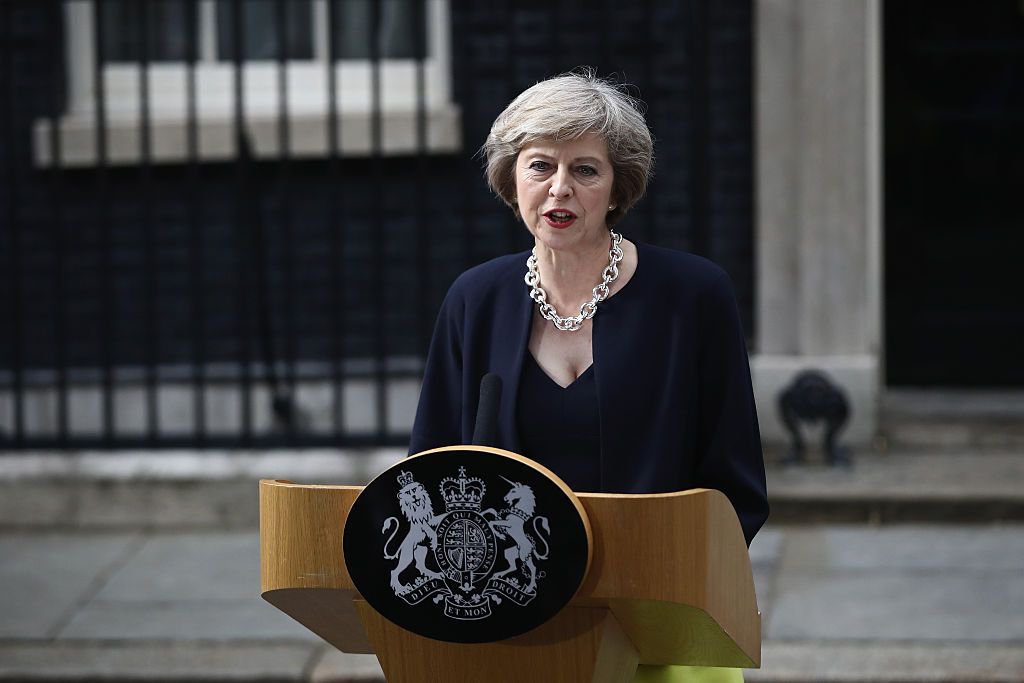 Primeira-ministra britânica, Theresa May, disse que vai se encontrar nesta quarta-feira com a chanceler alemã, Angela Merkel, para discutir a saída do Reino Unido da União Europeia decidida pelo povo britânico em um referendo, além de outros assuntos; "Nesta tarde viajarei a Berlim para encontrar a chanceler Merkel e discutir como implementaremos a decisão do povo britânico tomada no referendo, e espero que iremos também cobrir uma série de outras questões internacionais importantes", disse May ao Parlamento (Foto: Aquiles Lins) Primeira-ministra britânica, Theresa May, disse que vai se encontrar nesta quarta-feira com a chanceler alemã, Angela Merkel, para discutir a saída do Reino Unido da União Europeia decidida pelo povo britânico em um referendo, além de outros assuntos; "Nesta tarde viajarei a Berlim para encontrar a chanceler Merkel e discutir como implementaremos a decisão do povo britânico tomada no referendo, e espero que iremos também cobrir uma série de outras questões internacionais importantes", disse May ao Parlamento