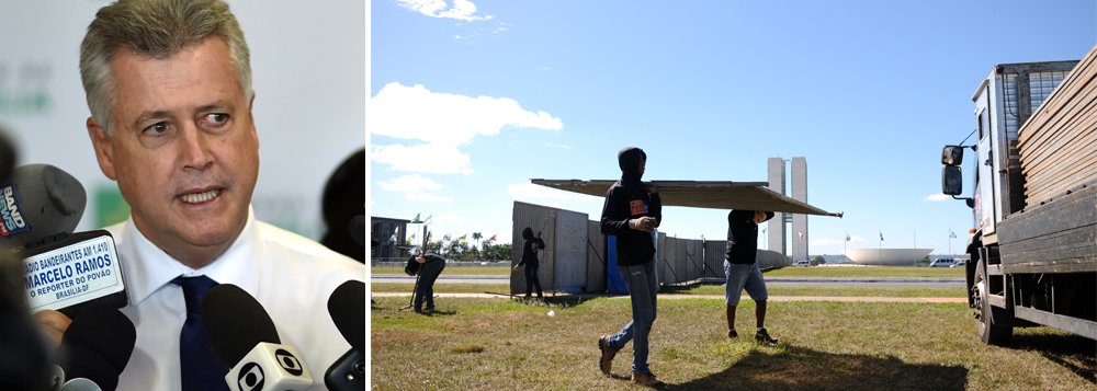 O governador do Distrito Federal, Rodrigo Rollemberg, afirmou que o muro de 2 km erguido no gramado da Esplanada dos Ministérios para separar manifestantes contra e a favor do impeachment da presidente Dilma também será erguido no local para a votação no Senado; a expectativa é de que o pleito aconteça entre 10 e 11 de maio; "Quando tiver uma nova votação, em um ambiente de divisão e radicalização, nós retornaremos as divisórias. Não fomos nós que dividimos o Brasil. Há um ambiente de radicalização e o muro foi colocado para garantir que as pessoas pudessem se manifestar livremente e com segurança", disse (Foto: Leonardo Lucena) O governador do Distrito Federal, Rodrigo Rollemberg, afirmou que o muro de 2 km erguido no gramado da Esplanada dos Ministérios para separar manifestantes contra e a favor do impeachment da presidente Dilma também será erguido no local para a votação no Senado; a expectativa é de que o pleito aconteça entre 10 e 11 de maio; "Quando tiver uma nova votação, em um ambiente de divisão e radicalização, nós retornaremos as divisórias. Não fomos nós que dividimos o Brasil. Há um ambiente de radicalização e o muro foi colocado para garantir que as pessoas pudessem se manifestar livremente e com segurança", disse