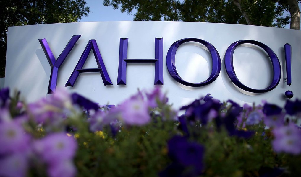 Grupo norte-americano de telecomunicações anunciou nesta segunda-feira, 25, acordo para comprar os negócios principais de internet do Yahoo por US$ 4,83 bilhões, encerrando um longo processo de venda da pioneira da Web; acordo marca o fim do Yahoo como uma companhia operacional, deixando a empresa com uma participação de 15% na gigante chinesa do comércio eletrônico Alibaba e fatia de 35,5% no Yahoo Japan Corp (Foto: Aquiles Lins) Grupo norte-americano de telecomunicações anunciou nesta segunda-feira, 25, acordo para comprar os negócios principais de internet do Yahoo por US$ 4,83 bilhões, encerrando um longo processo de venda da pioneira da Web; acordo marca o fim do Yahoo como uma companhia operacional, deixando a empresa com uma participação de 15% na gigante chinesa do comércio eletrônico Alibaba e fatia de 35,5% no Yahoo Japan Corp