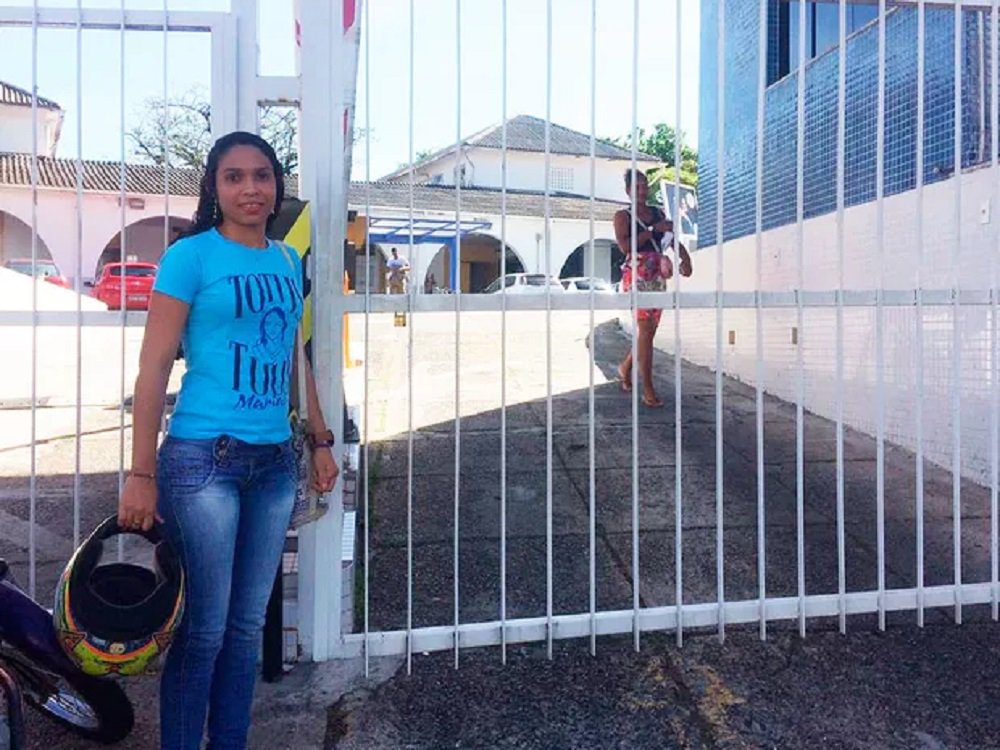 Em Salvador, os candidatos que fizeram o primeiro dia do Enem avaliaram, de modo geral, como "difícil" e "complexa" a prova deste sábado; os estudantes tiveram quatro horas e 30 minutos para responder às questões objetivas de ciências humanas e de ciências da natureza; "Achei boa a prova, mas ciências naturais foi a parte mais difícil. Eu estudava cinco horas por dia, além do tempo no cursinho. Outra coisa que me deixou meio desestabilizada emocionalmente foi a incerteza sobre a minha prova, se seria adiada ou não", conta a estudante Nathália Garcia, de 18 anos; ela participa do Enem pela terceira vez e agora quer entrar no curso de medicina em alguma universidade pública (Foto: Romulo Faro) Em Salvador, os candidatos que fizeram o primeiro dia do Enem avaliaram, de modo geral, como "difícil" e "complexa" a prova deste sábado; os estudantes tiveram quatro horas e 30 minutos para responder às questões objetivas de ciências humanas e de ciências da natureza; "Achei boa a prova, mas ciências naturais foi a parte mais difícil. Eu estudava cinco horas por dia, além do tempo no cursinho. Outra coisa que me deixou meio desestabilizada emocionalmente foi a incerteza sobre a minha prova, se seria adiada ou não", conta a estudante Nathália Garcia, de 18 anos; ela participa do Enem pela terceira vez e agora quer entrar no curso de medicina em alguma universidade pública