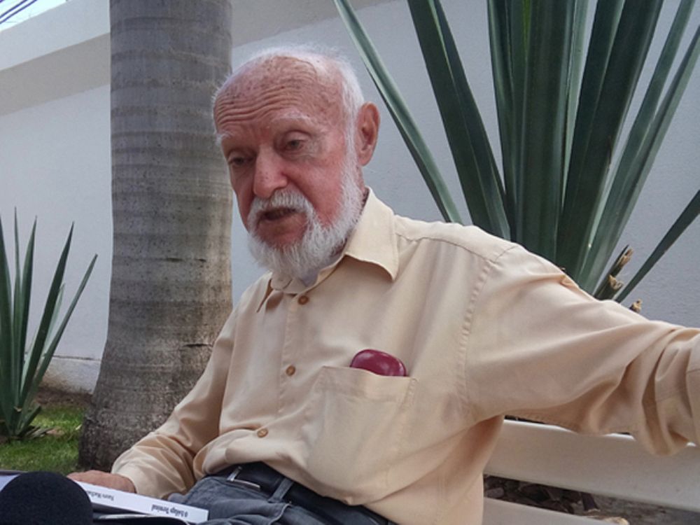 Morreu na madrugada deste sábado (28), aos 80 anos, o poeta e escritor maranhense Nauro Machado. Ele estava internado desde terça (24) em um hospital em São Luís por conta de uma hérnia de disco; o velório acontece na Academia Maranhense de Letras ainda hoje, e o sepultamento será no domingo (29) (Foto: Romulo Faro) Morreu na madrugada deste sábado (28), aos 80 anos, o poeta e escritor maranhense Nauro Machado. Ele estava internado desde terça (24) em um hospital em São Luís por conta de uma hérnia de disco; o velório acontece na Academia Maranhense de Letras ainda hoje, e o sepultamento será no domingo (29)