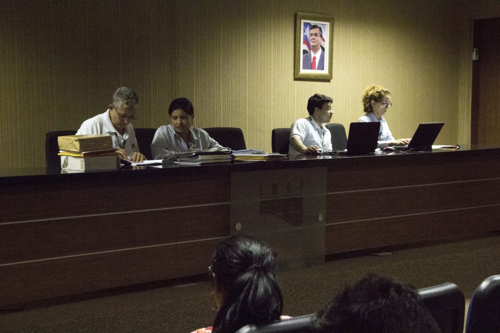 Foi realizada a primeira sessão de licitação para contratação de empresa especializada para construção do Novo Terminal de Passageiro do Ferryboat do Cujupe, no município de Alcântara; quatro empresas apresentaram os envelopes com a documentação de habilitação e as propostas de preço, que começaram a ser analisadas pela equipe da Comissão Setorial de Licitação da Empresa Maranhense de Administração Portuária (Emap), responsável pela gestão dos terminais externos da Ponta da Espera e do Cujupe; a obra está orçada em R$ 12,9 milhões, conforme previsto no Plano de Investimento 2016/2017 da Emap (Foto: Leonardo Lucena) Foi realizada a primeira sessão de licitação para contratação de empresa especializada para construção do Novo Terminal de Passageiro do Ferryboat do Cujupe, no município de Alcântara; quatro empresas apresentaram os envelopes com a documentação de habilitação e as propostas de preço, que começaram a ser analisadas pela equipe da Comissão Setorial de Licitação da Empresa Maranhense de Administração Portuária (Emap), responsável pela gestão dos terminais externos da Ponta da Espera e do Cujupe; a obra está orçada em R$ 12,9 milhões, conforme previsto no Plano de Investimento 2016/2017 da Emap