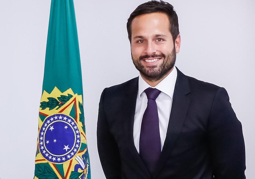 "Não se trata apenas de um diplomata que saiu do nada para o MinC. Trata-se de Marcelo Caleró, 4560, candidato a deputado federal pelo Rio de Janeiro em 2010, pelo PSDB", diz o jornalista Luís Nassif sobre as revelações do ex-ministro de Michel Temer que derrubaram Geddel Vieira Lima; "Bastará agora ir fervendo o caldeirão até virar o ano. Virando o ano, o TSE resolve a questão e a Câmara partirá para eleger um presidente pela via indireta" (Foto: Aquiles Lins) "Não se trata apenas de um diplomata que saiu do nada para o MinC. Trata-se de Marcelo Caleró, 4560, candidato a deputado federal pelo Rio de Janeiro em 2010, pelo PSDB", diz o jornalista Luís Nassif sobre as revelações do ex-ministro de Michel Temer que derrubaram Geddel Vieira Lima; "Bastará agora ir fervendo o caldeirão até virar o ano. Virando o ano, o TSE resolve a questão e a Câmara partirá para eleger um presidente pela via indireta"