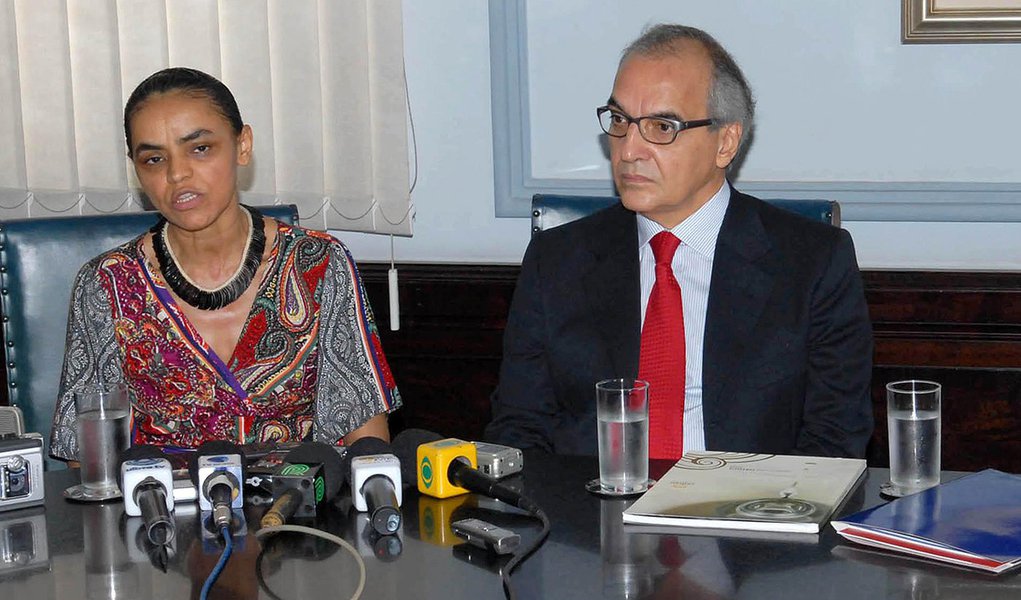 Guilherme Leal, um dos donos da Natura e candidato a vice de Marina Silva em 2010, divulgou carta-desabafo a amigos rebatendo delação premiada de Léo Pinheiro, ex-presidente da OAS, que acusa a chapa de caixa 2; “É mentira. Caso esta alegação se confirme no contexto da delação premiada, este senhor responderá criminalmente no âmbito da operação Lava-Jato e também pela grave ofensa a minha honra e reputação” (Foto: Roberta Namour) Guilherme Leal, um dos donos da Natura e candidato a vice de Marina Silva em 2010, divulgou carta-desabafo a amigos rebatendo delação premiada de Léo Pinheiro, ex-presidente da OAS, que acusa a chapa de caixa 2; “É mentira. Caso esta alegação se confirme no contexto da delação premiada, este senhor responderá criminalmente no âmbito da operação Lava-Jato e também pela grave ofensa a minha honra e reputação”