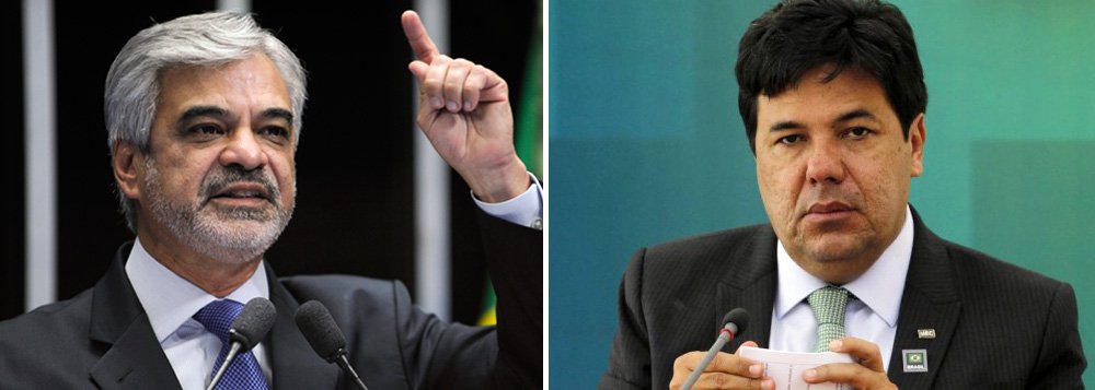 Em meio ao movimento que já resultou na ocupação de 152 universidades e 581 escolas em todo o país -, o Ministério da Educação lançou edital para a contratação de serviço de alimentação, sem licitação, no valor de R$ 189 mil; no cardápio do ministro Mendonça Filho e sua equipe estavam desde salada caprese até frutos do mar; "O ministro, que vem sendo chamado de Mãos de Tesoura, mostra que sabe cortar na carne, mas só na dos outros. Dinheiro para assegurar escola e merenda de qualidade para os alunos não existe, mas para garantir suas mordomias tem", disparou o líder do PT no Senado, Humberto Costa; estudantes preparam um escracho em frente à casa do ministro, no Recife, nesta sexta-feita (18) (Foto: Paulo Emílio) Em meio ao movimento que já resultou na ocupação de 152 universidades e 581 escolas em todo o país -, o Ministério da Educação lançou edital para a contratação de serviço de alimentação, sem licitação, no valor de R$ 189 mil; no cardápio do ministro Mendonça Filho e sua equipe estavam desde salada caprese até frutos do mar; "O ministro, que vem sendo chamado de Mãos de Tesoura, mostra que sabe cortar na carne, mas só na dos outros. Dinheiro para assegurar escola e merenda de qualidade para os alunos não existe, mas para garantir suas mordomias tem", disparou o líder do PT no Senado, Humberto Costa; estudantes preparam um escracho em frente à casa do ministro, no Recife, nesta sexta-feita (18)