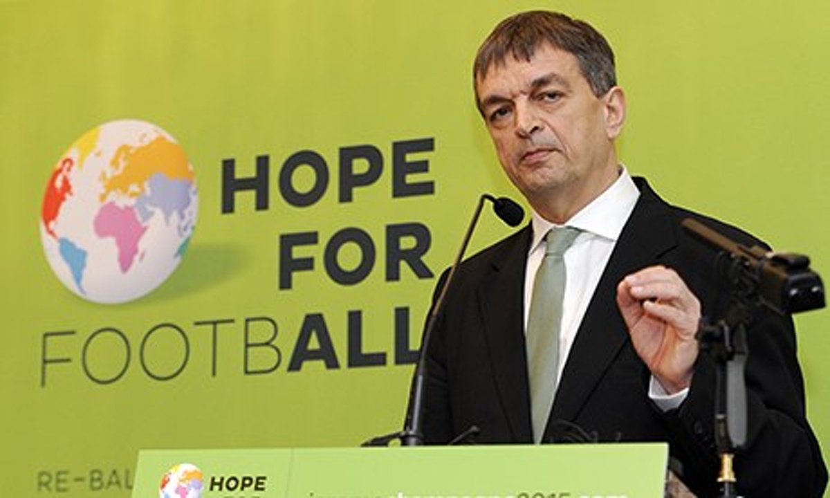 Francês que já ocupou quatro cargos na Fifa, incluindo o de vice-secretário-geral, entre 1999 e 2010, afirmou que a organização está “em perigo” desde que foi assolada por uma série de escândalos de corrupção ao longo dos últimos anos; “Precisamos salvar a Fifa e seu papel de governança e redistribuição, que estão em perigo no momento no qual são mais necessários”, disse em uma carta às 209 associações filiadas à Fifa, que irão escolher o próximo presidente no Congresso da entidade em 26 de fevereiro do 2016 (Foto: Luis Mauro Queiroz) Francês que já ocupou quatro cargos na Fifa, incluindo o de vice-secretário-geral, entre 1999 e 2010, afirmou que a organização está “em perigo” desde que foi assolada por uma série de escândalos de corrupção ao longo dos últimos anos; “Precisamos salvar a Fifa e seu papel de governança e redistribuição, que estão em perigo no momento no qual são mais necessários”, disse em uma carta às 209 associações filiadas à Fifa, que irão escolher o próximo presidente no Congresso da entidade em 26 de fevereiro do 2016