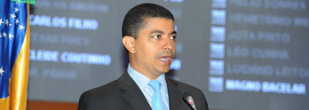 Segmentos do PSB/MA já começaram a debater a capital maranhense; durante todo o mês novembro, o movimento debateu internamente temas específicos da cidade; o objetivo é trançar diagnósticos gerais e por temas da real situação de São Luís, já declarada pelo presidente nacional do partido como prioridade na eleição de 2016; o nome do deputado estadual Bira do Pindaré, atualmente licenciado para exercer o cargo de secretário de Estado da Ciência, Tecnologia e Inovação do governo Flávio Dino, é preferência para disputar a capital (Foto: Leonardo Lucena) Segmentos do PSB/MA já começaram a debater a capital maranhense; durante todo o mês novembro, o movimento debateu internamente temas específicos da cidade; o objetivo é trançar diagnósticos gerais e por temas da real situação de São Luís, já declarada pelo presidente nacional do partido como prioridade na eleição de 2016; o nome do deputado estadual Bira do Pindaré, atualmente licenciado para exercer o cargo de secretário de Estado da Ciência, Tecnologia e Inovação do governo Flávio Dino, é preferência para disputar a capital