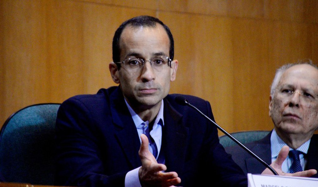 No celular do executivo, apreendido na deflagração da Operação Erga Omnes, em 19 de junho, investigadores descobriram mensagens cifradas com supostas estratégias de Marcelo contra a operação; ao decretar nova prisão preventiva do executivo, o juiz federal Sérgio Moro citou as anotações: “O risco à investigação e à instrução pelo emprego de métodos ilícitos, como destruição de provas e interferência na investigação, é, diante dessas mensagens, evidente” (Foto: Roberta Namour) No celular do executivo, apreendido na deflagração da Operação Erga Omnes, em 19 de junho, investigadores descobriram mensagens cifradas com supostas estratégias de Marcelo contra a operação; ao decretar nova prisão preventiva do executivo, o juiz federal Sérgio Moro citou as anotações: “O risco à investigação e à instrução pelo emprego de métodos ilícitos, como destruição de provas e interferência na investigação, é, diante dessas mensagens, evidente”