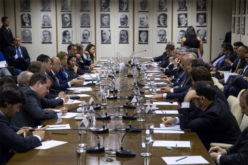 Governadores das regiões Norte e Nordeste tentaram sem sucesso angariar mais recursos por meio de empréstimos do governo federal oferecendo como garantia os recursos que deverão retornar ao país por meio do programa de repatriação; ministro da Fazenda, Henrique Meirelles, recusou a proposta por considerar a receita incerta; 14 estados correm o risco de decretar estado de calamidade caso a situação fiscal não seja equacionada (Foto: Paulo Emílio) Governadores das regiões Norte e Nordeste tentaram sem sucesso angariar mais recursos por meio de empréstimos do governo federal oferecendo como garantia os recursos que deverão retornar ao país por meio do programa de repatriação; ministro da Fazenda, Henrique Meirelles, recusou a proposta por considerar a receita incerta; 14 estados correm o risco de decretar estado de calamidade caso a situação fiscal não seja equacionada
