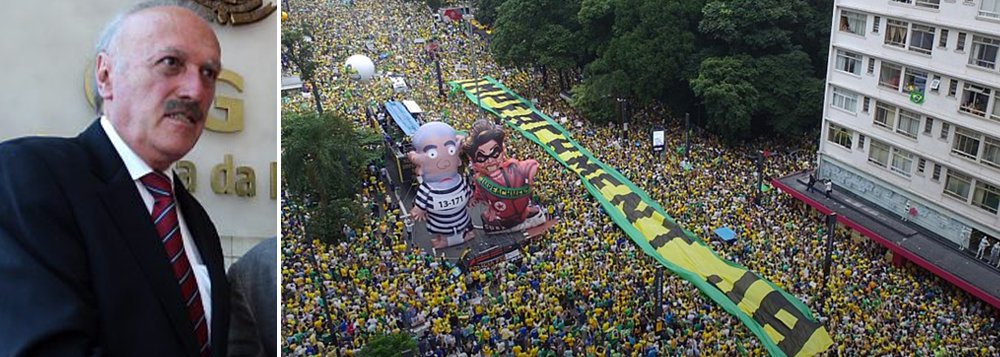 Correligionário de Dilma Rousseff quando a presidente era filiada ao PDT, nos anos 1990, ex-deputado federal reconhece protestos anti-governo deste domingo como legítimos numa democracia, mas lembra que há grupos que querem tomar o poder "fora das regras democráticas"; em entrevista ao Valor Econômico, Barbosa diz que pode-se usar os protestos "para estimular o impeachment", mas frisa que o impeachment "não é causado por manifestação. Impeachment é causado por cometimento de crime de responsabilidade pelo governante", o que "não apareceu" até agora (Foto: Gisele Federicce) Correligionário de Dilma Rousseff quando a presidente era filiada ao PDT, nos anos 1990, ex-deputado federal reconhece protestos anti-governo deste domingo como legítimos numa democracia, mas lembra que há grupos que querem tomar o poder "fora das regras democráticas"; em entrevista ao Valor Econômico, Barbosa diz que pode-se usar os protestos "para estimular o impeachment", mas frisa que o impeachment "não é causado por manifestação. Impeachment é causado por cometimento de crime de responsabilidade pelo governante", o que "não apareceu" até agora