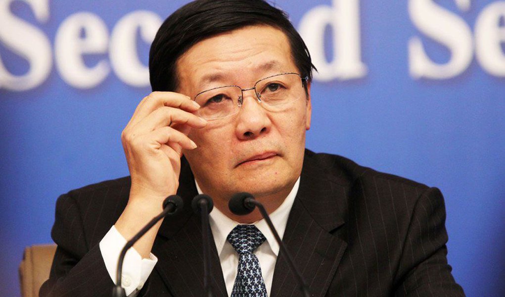 Decisão pela saída da UE "vai lançar uma sombra sobre a economia global. As repercussões e consequências vão emergir nos próximos cinco a 10 anos", disse o ministro das Finanças da China, Lou Jiwei, na primeira reunião anual do Banco Asiático de Investimento em Infraestrutura, em Pequim (Foto: Aquiles Lins) Decisão pela saída da UE "vai lançar uma sombra sobre a economia global. As repercussões e consequências vão emergir nos próximos cinco a 10 anos", disse o ministro das Finanças da China, Lou Jiwei, na primeira reunião anual do Banco Asiático de Investimento em Infraestrutura, em Pequim