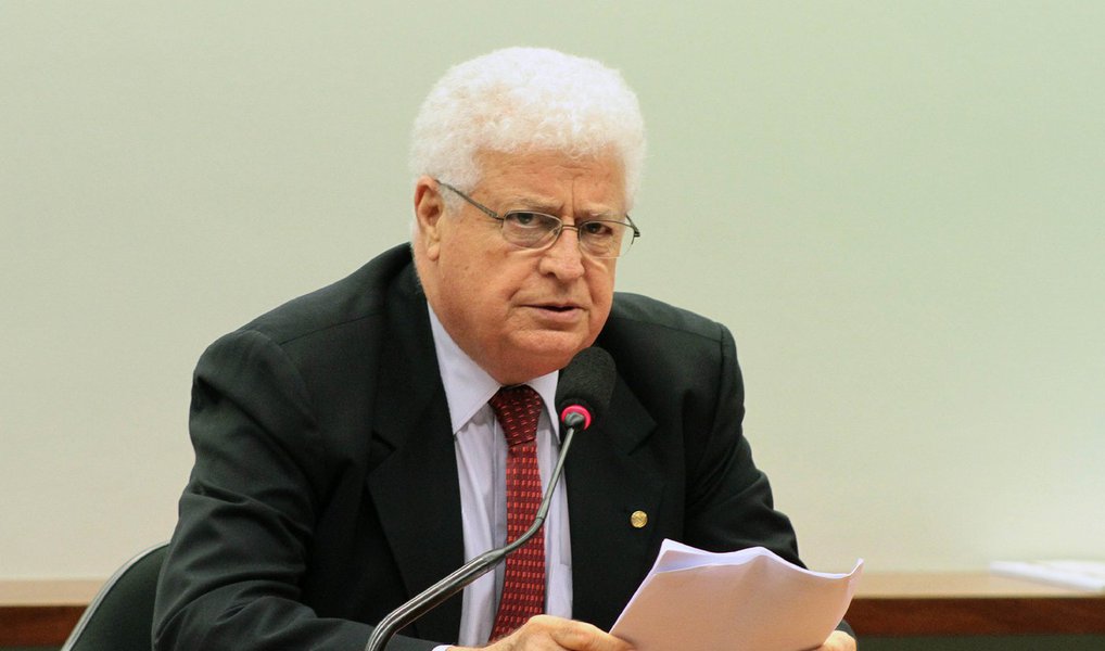 A Procuradoria-Geral da República (PGR) denunciou o deputado federal Nelson Meurer (PP-PR) ao STF; Meurer foi citado em depoimentos do ex-diretor de Abastecimento da Petrobras Paulo Roberto Costa, um dos delatores da Operação Lava Jato, como suposto beneficiário de valores distribuídos a deputados do PP (Foto: Leonardo Lucena) A Procuradoria-Geral da República (PGR) denunciou o deputado federal Nelson Meurer (PP-PR) ao STF; Meurer foi citado em depoimentos do ex-diretor de Abastecimento da Petrobras Paulo Roberto Costa, um dos delatores da Operação Lava Jato, como suposto beneficiário de valores distribuídos a deputados do PP