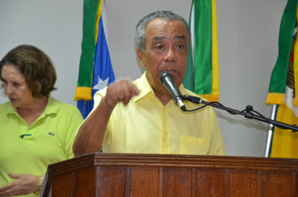O prefeito de Aracaju, João Alves Filho (DEM), deve ser notificado até a próxima segunda-feira, da decisão do Ministério Público Federal (MPF) para que “desde já e até o final do seu mandato” garanta a continuidade das ações e serviços de saúde à população, tratando, inclusive, com a comissão de transição para o próximo governo; caso não tenha condições financeiras ou de gestão para essa medida, o MPF orienta que decrete situação de emergência em saúde pública, sob pena de ser representado criminalmente por atos de improbidade administrativa, devido à desassistência ocasionada à população” (Foto: Valter Lima) O prefeito de Aracaju, João Alves Filho (DEM), deve ser notificado até a próxima segunda-feira, da decisão do Ministério Público Federal (MPF) para que “desde já e até o final do seu mandato” garanta a continuidade das ações e serviços de saúde à população, tratando, inclusive, com a comissão de transição para o próximo governo; caso não tenha condições financeiras ou de gestão para essa medida, o MPF orienta que decrete situação de emergência em saúde pública, sob pena de ser representado criminalmente por atos de improbidade administrativa, devido à desassistência ocasionada à população”