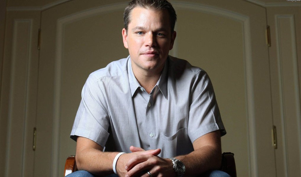 Jason Bourne (Matt Damon) está de volta; mais letal do que nunca, e desmemoriado como sempre; depois de um desvio no quarto filme da série – “O Legado Bourne”, o ator e o cineasta Paul Greengrass retomam a trilogia – “A Identidade Bourne”, dirigido por Doug Liman (nos outros creditado como produtor), de 2002, “A Supremacia Bourne”, de 2004, e “O Ultimato Bourne”, de 2007 – neste filme de ação divertido e facilmente esquecível, que poderia ser protagonizado por qualquer espião atormentado – embora seja inegável que o fato de ser o bom e velho Bourne adiciona alguma camada. (Foto: Leonardo Lucena) Jason Bourne (Matt Damon) está de volta; mais letal do que nunca, e desmemoriado como sempre; depois de um desvio no quarto filme da série – “O Legado Bourne”, o ator e o cineasta Paul Greengrass retomam a trilogia – “A Identidade Bourne”, dirigido por Doug Liman (nos outros creditado como produtor), de 2002, “A Supremacia Bourne”, de 2004, e “O Ultimato Bourne”, de 2007 – neste filme de ação divertido e facilmente esquecível, que poderia ser protagonizado por qualquer espião atormentado – embora seja inegável que o fato de ser o bom e velho Bourne adiciona alguma camada.