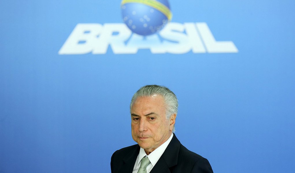 De acordo com estudo realizado pelo Instituto de Pesquisas Sociais, Politicas e Econômicas (Ipespe), o impeachment da presidente eleita Dilma Rousseff é aprovado por 47% e desaprovado por 45% na capital de Pernambuco; gestão do governo Temer é considerada ruim ou péssima por 47% dos entrevistados; 27% dos recifenses consideram o governo interino regular e somente 7% como bom ou ótimo; outros 19% não souberam ou não responderam; outra amostra, do Instituto de Pesquisas Maurício de Nassau (IPMN), aponta que os primeiros 40 dias da gestão Temer são aprovados por apenas 9,3% na cidade (Foto: Paulo Emílio) De acordo com estudo realizado pelo Instituto de Pesquisas Sociais, Politicas e Econômicas (Ipespe), o impeachment da presidente eleita Dilma Rousseff é aprovado por 47% e desaprovado por 45% na capital de Pernambuco; gestão do governo Temer é considerada ruim ou péssima por 47% dos entrevistados; 27% dos recifenses consideram o governo interino regular e somente 7% como bom ou ótimo; outros 19% não souberam ou não responderam; outra amostra, do Instituto de Pesquisas Maurício de Nassau (IPMN), aponta que os primeiros 40 dias da gestão Temer são aprovados por apenas 9,3% na cidade