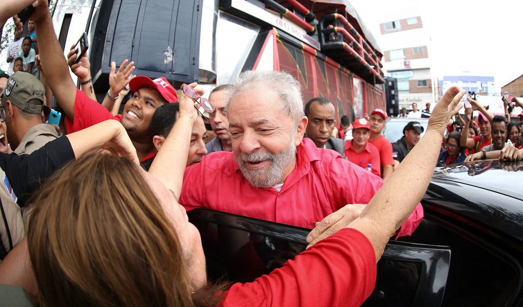 Após série de viagens pela região, o ex-presidente Lula voltará ao Nordeste para reforçar campanhas; destinos devem ser Ceará, Rio Grande do Norte e Bahia; segundo a colunista Natuza Nery, o ex-presidente tem motivo pessoal para apoiar Fernando Mineiro (PT) à Prefeitura de Natal: rivalizar com o governador Robinson Faria (PSD); ele demorou três dias para retornar ligação de Lula, que pedia ajuda contra o impeachment (Foto: Roberta Namour) Após série de viagens pela região, o ex-presidente Lula voltará ao Nordeste para reforçar campanhas; destinos devem ser Ceará, Rio Grande do Norte e Bahia; segundo a colunista Natuza Nery, o ex-presidente tem motivo pessoal para apoiar Fernando Mineiro (PT) à Prefeitura de Natal: rivalizar com o governador Robinson Faria (PSD); ele demorou três dias para retornar ligação de Lula, que pedia ajuda contra o impeachment