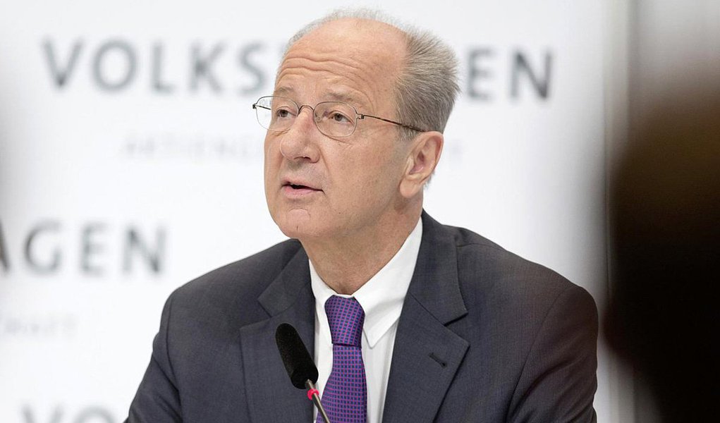 Presidente do Conselho de Supervisão do grupo Volkswagen, Hans Dieter Pötsch, disse que não há provas, até agora, que possam sugerir que os altos níveis de gestão da companhia estejam envolvidos no escândalo mundial de emissões de poluentes; segundo ele, não existe "nenhuma prova de que os membros do Conselho de Supervisão ou os membros do Conselho de Administração estejam implicados" (Foto: Paulo Emílio) Presidente do Conselho de Supervisão do grupo Volkswagen, Hans Dieter Pötsch, disse que não há provas, até agora, que possam sugerir que os altos níveis de gestão da companhia estejam envolvidos no escândalo mundial de emissões de poluentes; segundo ele, não existe "nenhuma prova de que os membros do Conselho de Supervisão ou os membros do Conselho de Administração estejam implicados"