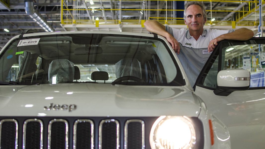 Stefan Ketter, presidente da Fiat Chrysler Automobiles (FCA) para América Latina, disse que "a crise é política, e a política deve resolvê-la. Mas que não demore, porque isso destrói a indústria, a confiança, os investimentos. Há vários fornecedores quebrando por falta de perspectiva"; o grupo anunciou recentemente que deseja fazer do Brasil uma plataforma de exportações (Foto: Roberta Namour) Stefan Ketter, presidente da Fiat Chrysler Automobiles (FCA) para América Latina, disse que "a crise é política, e a política deve resolvê-la. Mas que não demore, porque isso destrói a indústria, a confiança, os investimentos. Há vários fornecedores quebrando por falta de perspectiva"; o grupo anunciou recentemente que deseja fazer do Brasil uma plataforma de exportações