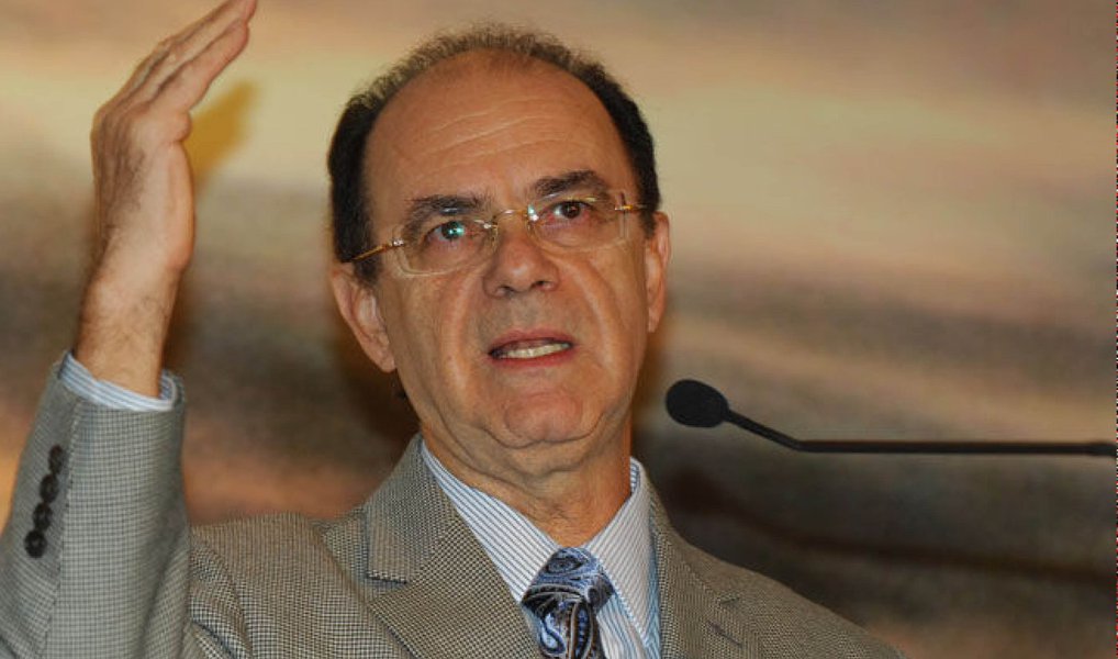 Em nota divulgada nesta sexta-feira, a Associação dos Funcionários do Ipea (Afipea) defendeu a pesquisa que apontou impacto negativo de R$ 743 bilhões na Saúde, caso seja aprovada a PEC 241, que congela gastos públicos por 20 anos e critica o atual presidente do Ipea, Ernesto Lozardo, por ter censurado o estudo; "No último dia 11, a Presidência do Ipea, em um caso inédito na história da instituição, divulgou nota oficial em que critica, questiona e desqualifica os resultados da Nota Técnica nº 28, com o objetivo de sustentar uma 'posição institucional' favorável à proposta do governo", diz a nota; "a Afipea considera que a nota técnica assinada pela Presidência do Ipea impõe constrangimentos à atuação dos pesquisadores da instituição" (Foto: Leonardo Attuch) Em nota divulgada nesta sexta-feira, a Associação dos Funcionários do Ipea (Afipea) defendeu a pesquisa que apontou impacto negativo de R$ 743 bilhões na Saúde, caso seja aprovada a PEC 241, que congela gastos públicos por 20 anos e critica o atual presidente do Ipea, Ernesto Lozardo, por ter censurado o estudo; "No último dia 11, a Presidência do Ipea, em um caso inédito na história da instituição, divulgou nota oficial em que critica, questiona e desqualifica os resultados da Nota Técnica nº 28, com o objetivo de sustentar uma 'posição institucional' favorável à proposta do governo", diz a nota; "a Afipea considera que a nota técnica assinada pela Presidência do Ipea impõe constrangimentos à atuação dos pesquisadores da instituição"