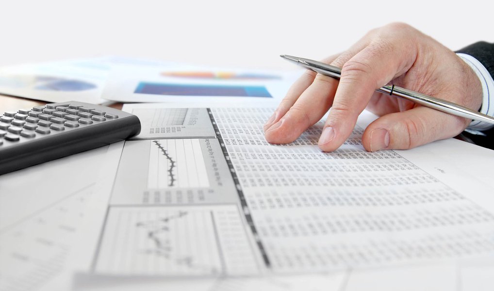 Tarifas cobradas pelos oito maiores bancos do país cresceu até 169% nos últimos três anos; percentual é 8,6 vezes maior que a inflação registrada para o mesmo período; pesquisa da associação de consumidores Proteste verificou tarifas dos bancos Banrisul, Banco do Brasil, Bradesco, Caixa Econômica Federal, Citibank, HSBC, Itaú e Santander (Foto: Paulo Emílio) Tarifas cobradas pelos oito maiores bancos do país cresceu até 169% nos últimos três anos; percentual é 8,6 vezes maior que a inflação registrada para o mesmo período; pesquisa da associação de consumidores Proteste verificou tarifas dos bancos Banrisul, Banco do Brasil, Bradesco, Caixa Econômica Federal, Citibank, HSBC, Itaú e Santander