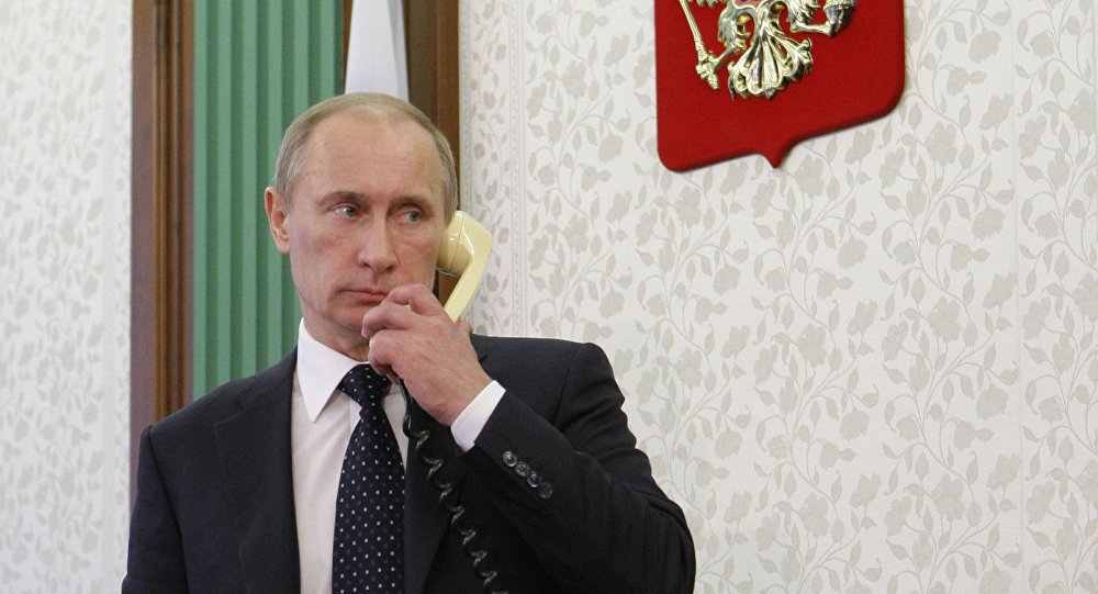 Presidente russo, Vladimir Putin, conversou por telefone com o presidente eleito dos EUA, Donald Trump, nesta segunda-feira, 14; segundo o Kremlin, Putin afirmou o compromisso da Rússia de defender um diálogo construtivo com a nova administração em Washington, baseado em direitos iguais e respeito mútuo; "Durante a conversa, Putin e Trump não apenas concordaram em abordar o estado ruim das relações russo-americanas, mas também falaram em favor de um trabalho conjunto ativo para a normalização dessas relações, na direção de uma cooperação construtiva em uma série de questões" (Foto: Aquiles Lins) Presidente russo, Vladimir Putin, conversou por telefone com o presidente eleito dos EUA, Donald Trump, nesta segunda-feira, 14; segundo o Kremlin, Putin afirmou o compromisso da Rússia de defender um diálogo construtivo com a nova administração em Washington, baseado em direitos iguais e respeito mútuo; "Durante a conversa, Putin e Trump não apenas concordaram em abordar o estado ruim das relações russo-americanas, mas também falaram em favor de um trabalho conjunto ativo para a normalização dessas relações, na direção de uma cooperação construtiva em uma série de questões"