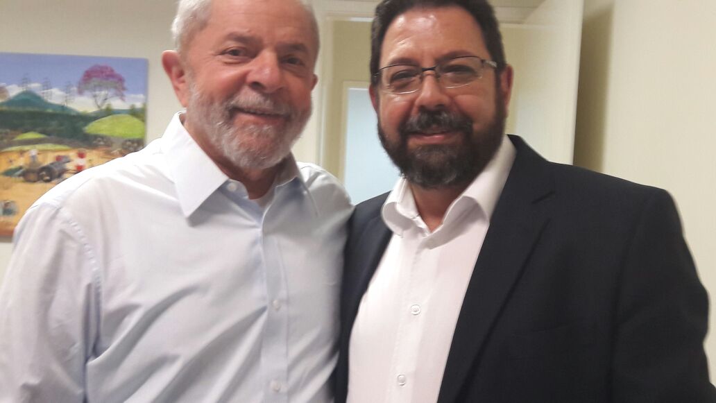 O ex-presidente Luiz Inácio Lula da Silva declarou apoio, nesta sexta-feira, a Eduardo Guimarães, editor do Blog da Cidadania, que concorre a vereador em São Paulo, pelo PC do B; "É uma das pessoas mais empenhadas em dizer a verdade e combater a mídia conservadora", disse Lula; vídeo (Foto: Leonardo Attuch) O ex-presidente Luiz Inácio Lula da Silva declarou apoio, nesta sexta-feira, a Eduardo Guimarães, editor do Blog da Cidadania, que concorre a vereador em São Paulo, pelo PC do B; "É uma das pessoas mais empenhadas em dizer a verdade e combater a mídia conservadora", disse Lula; vídeo