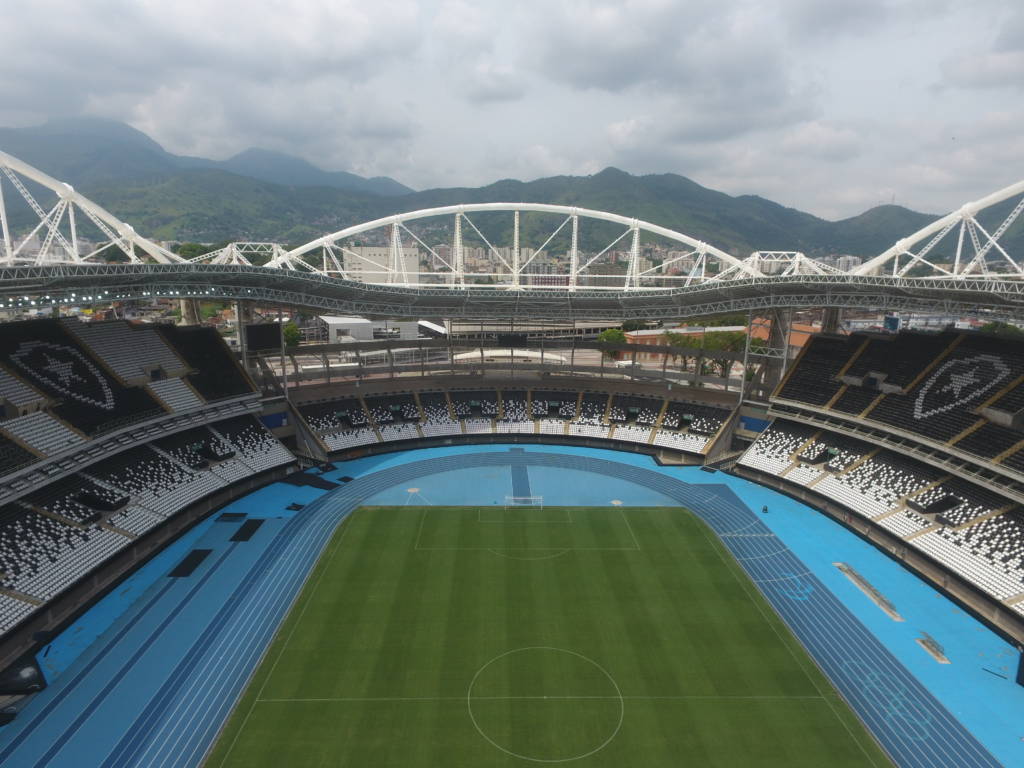 Partida entre Brasil e Colômbia em jogo amistoso no Estádio Nilton Santos, o Engenhão, no Rio de Janeiro, batizada de Jogo da Amizade, terá toda a renda líquida repassada à Associação Chapecoense de Futebol; o dinheiro será utilizado pelo clube para indenizar as famílias das 71 vítimas da queda do avião que levava o time para Medellín (Foto: Gisele Federicce) Partida entre Brasil e Colômbia em jogo amistoso no Estádio Nilton Santos, o Engenhão, no Rio de Janeiro, batizada de Jogo da Amizade, terá toda a renda líquida repassada à Associação Chapecoense de Futebol; o dinheiro será utilizado pelo clube para indenizar as famílias das 71 vítimas da queda do avião que levava o time para Medellín